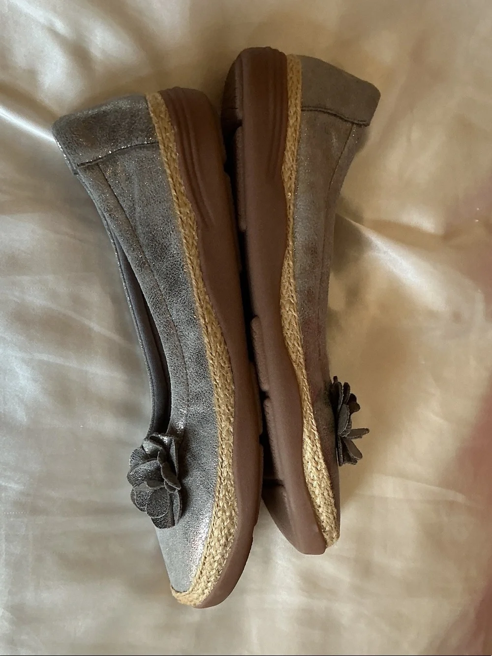 Clarks Collection Ultimate Comfort Silver Espadrille Flats | Women’s Size 8.5 M